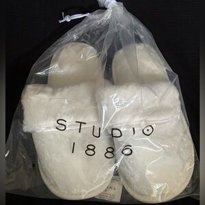 Avon Velvet Slippers Ivory Size 5-6 Small NWT in bag